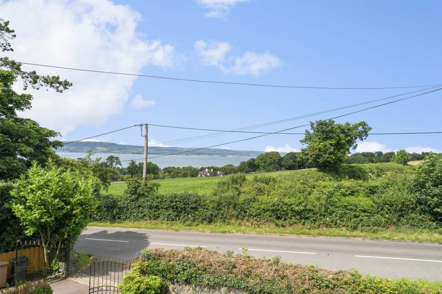 Lurach Lodge, 21 Whinney Hill