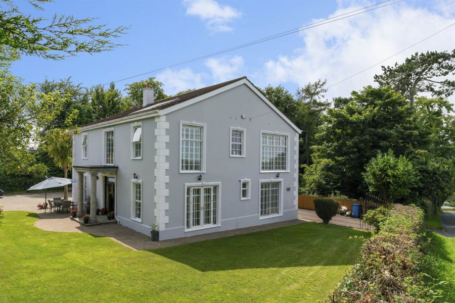 Lurach Lodge, 21 Whinney Hill