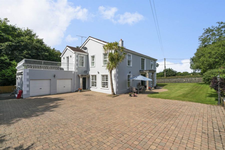 Lurach Lodge, 21 Whinney Hill