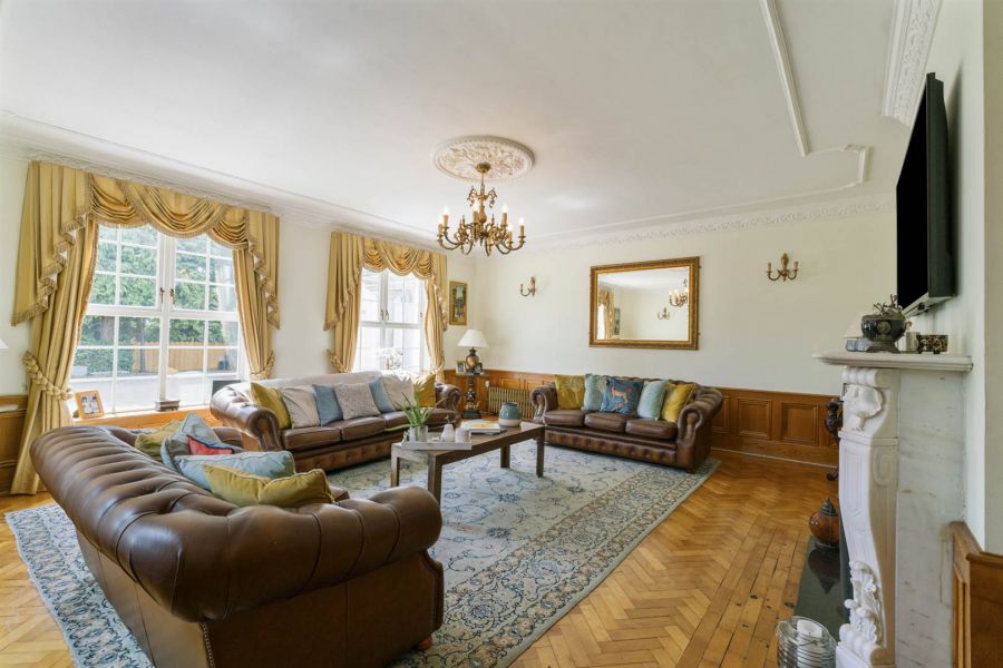 Lurach Lodge, 21 Whinney Hill