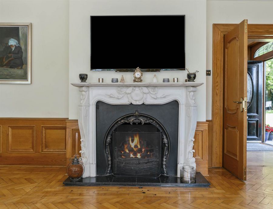 Lurach Lodge, 21 Whinney Hill