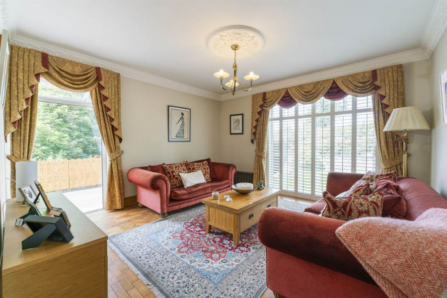 Lurach Lodge, 21 Whinney Hill