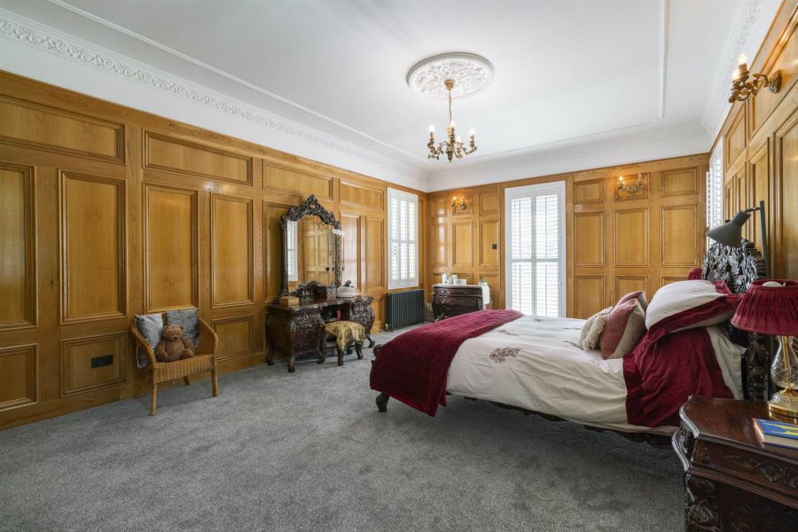 Lurach Lodge, 21 Whinney Hill