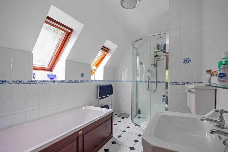 Farthings, 27 Glen Road