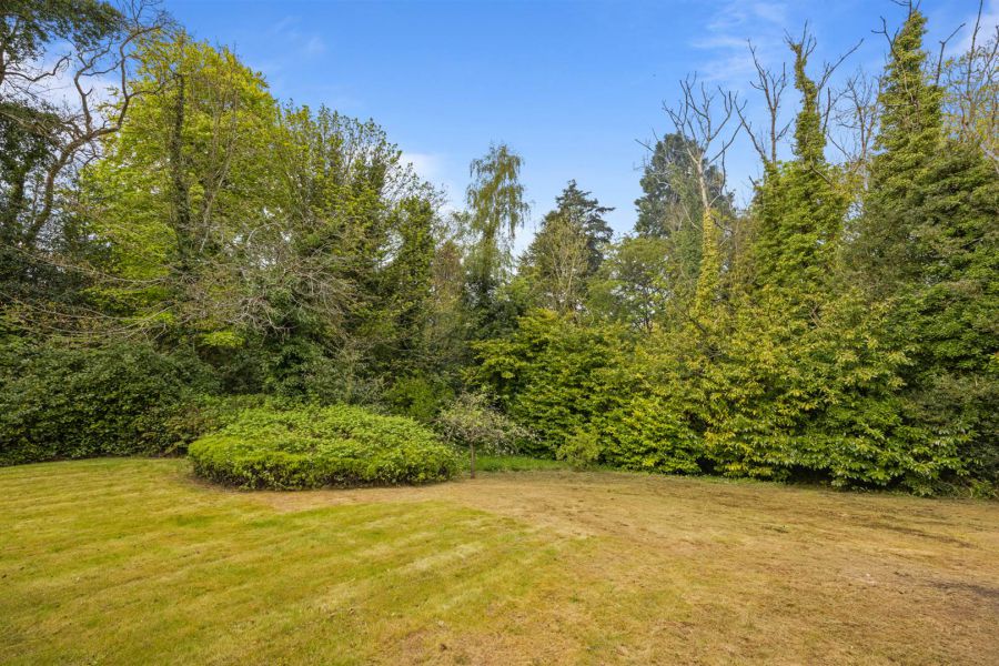 Farthings, 27 Glen Road