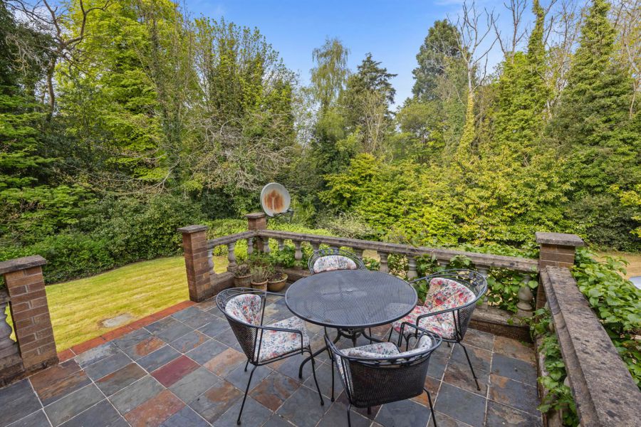 Farthings, 27 Glen Road