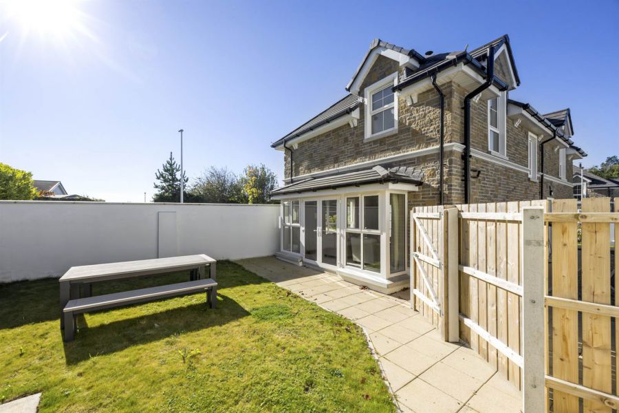 Lesley Meadows, 66A Whiterock Road