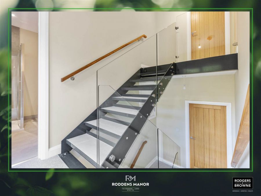 7 Roddens Manor