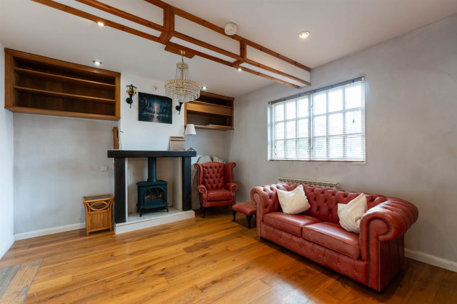 White Cottage, 6 Station Square
