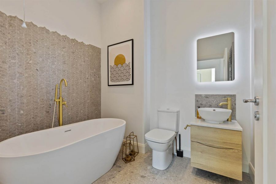 Apartment 1, 35 College Green