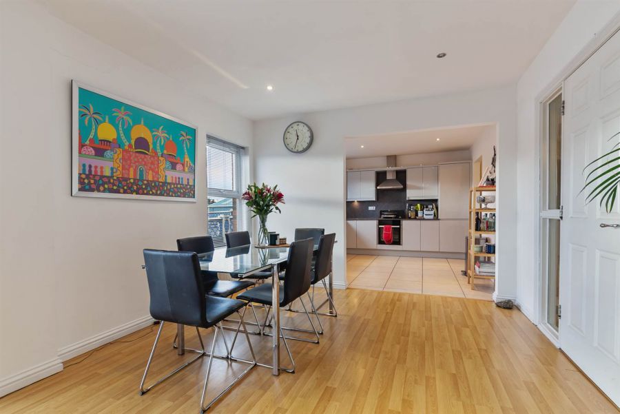 Apt 40 Ashley Courtyard