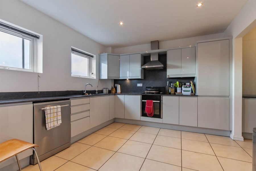 Apt 40 Ashley Courtyard