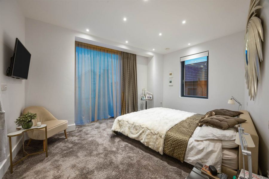 Tre Cubi, 4 Kensington Drive
