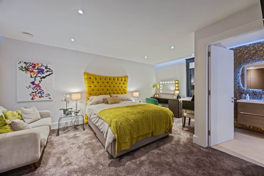 Tre Cubi, 4 Kensington Drive
