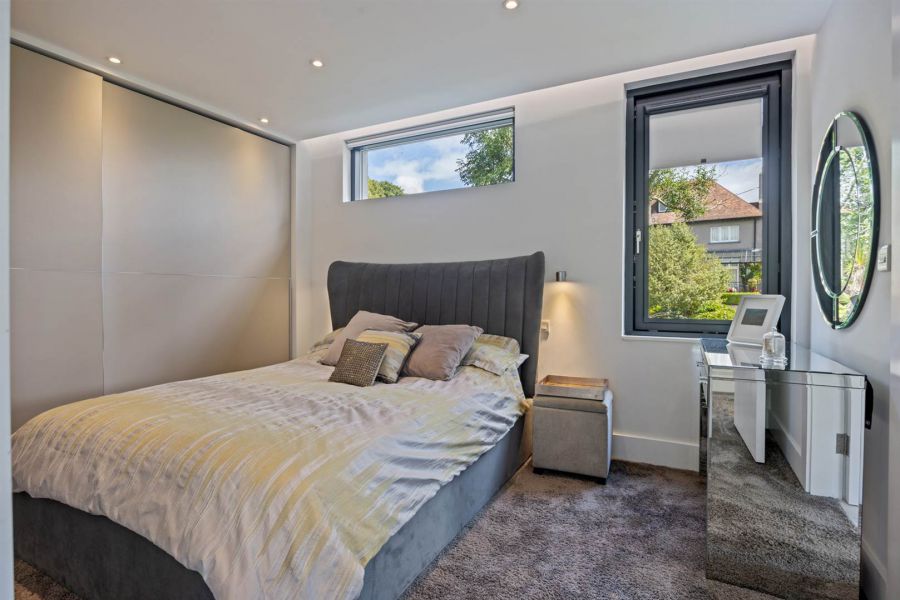 Tre Cubi, 4 Kensington Drive