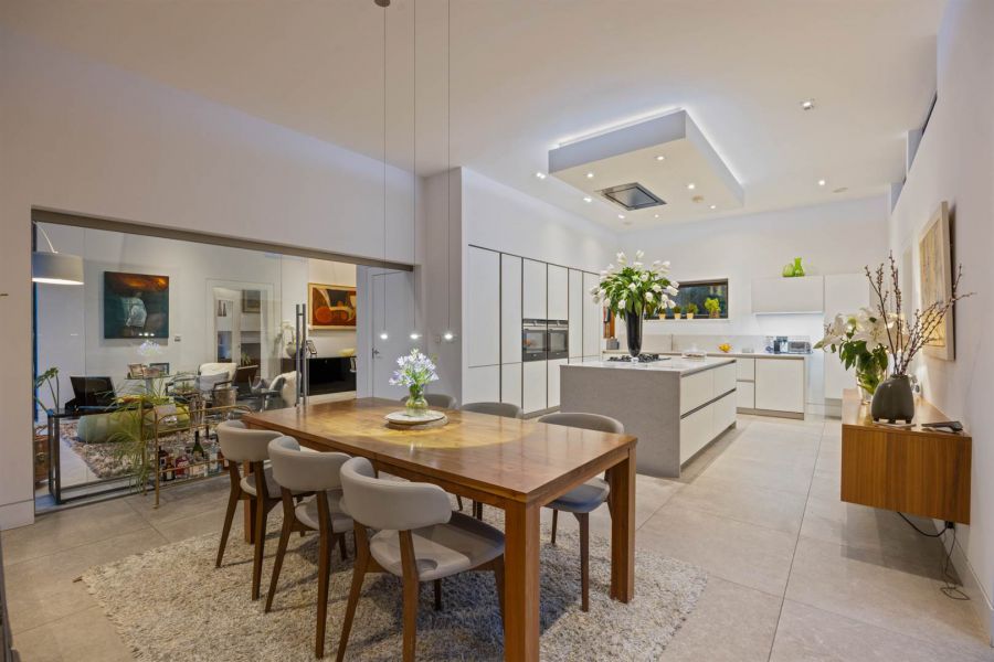 Tre Cubi, 4 Kensington Drive