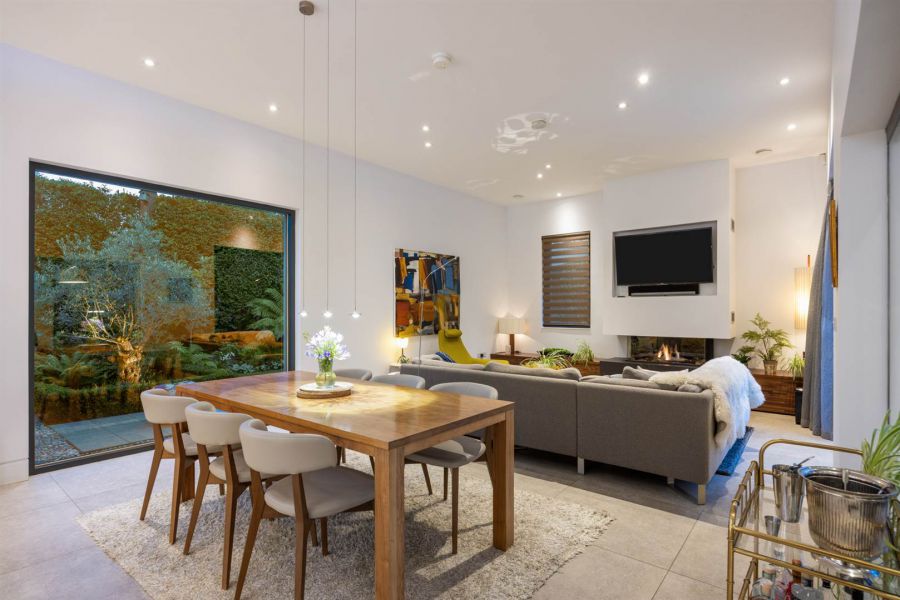 Tre Cubi, 4 Kensington Drive