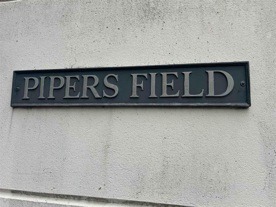 4 Pipers Field
