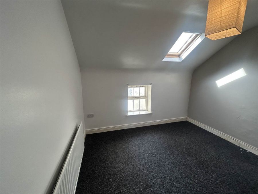Apt 2, 18  Shore Road