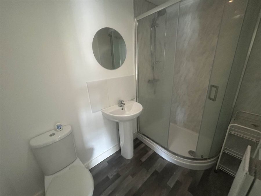 Apt 2, 18  Shore Road