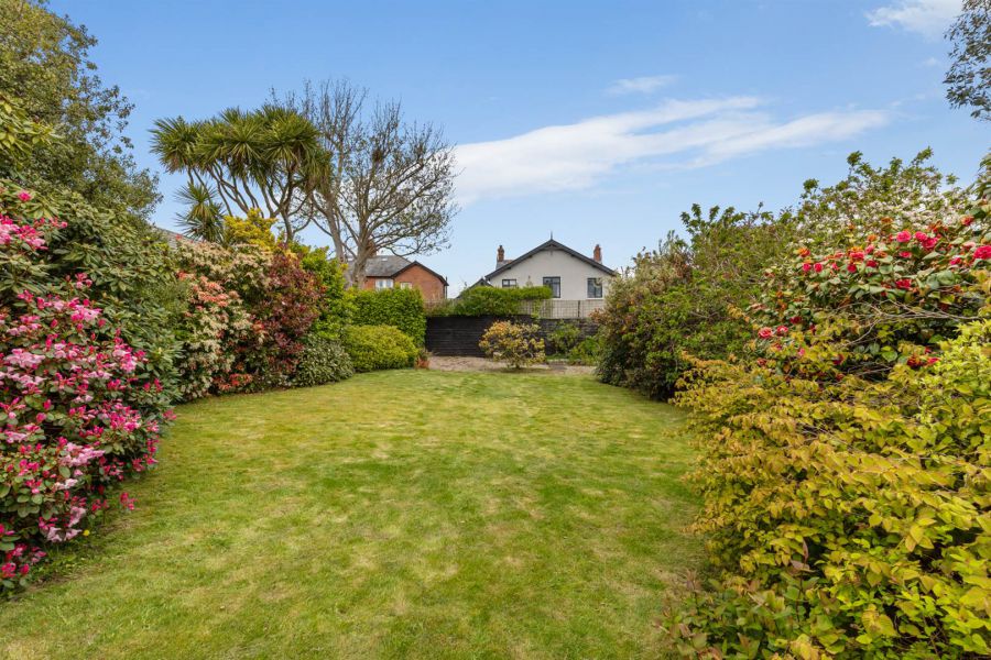10 Knockmore Park