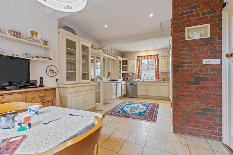 10 Knockmore Park
