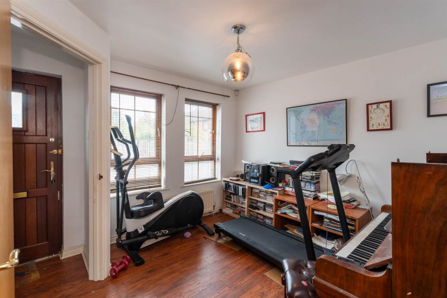 2 Kinnegar Close