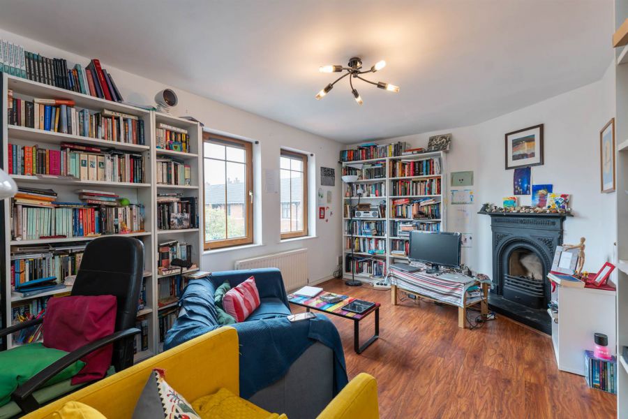 2 Kinnegar Close