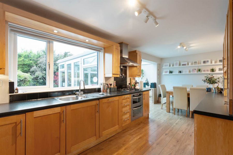 6 Seahill Road East