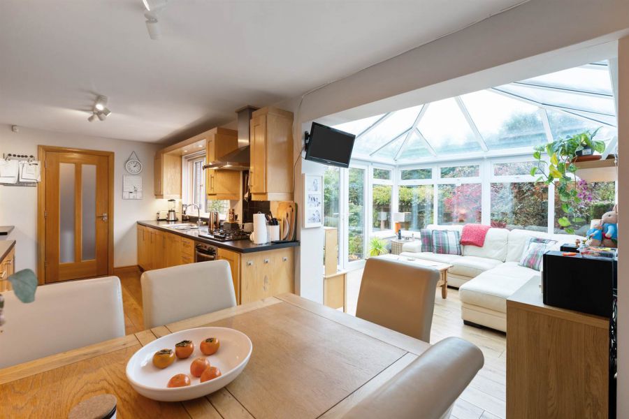 6 Seahill Road East