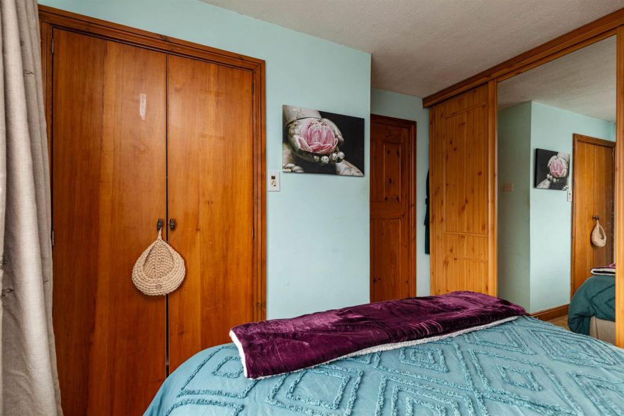 15 Cherryhill Crescent