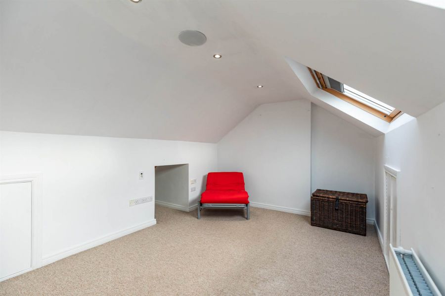 15 Cherryhill Crescent