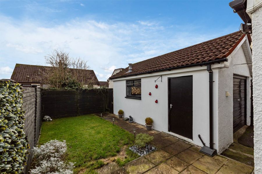 15 Cherryhill Crescent