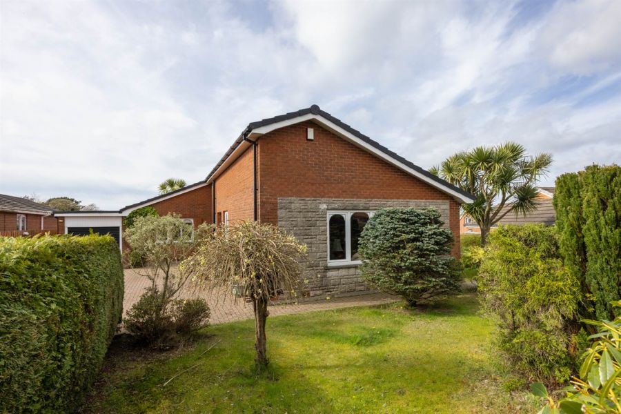11 Glenview Avenue, Holywood, BT18 0PX