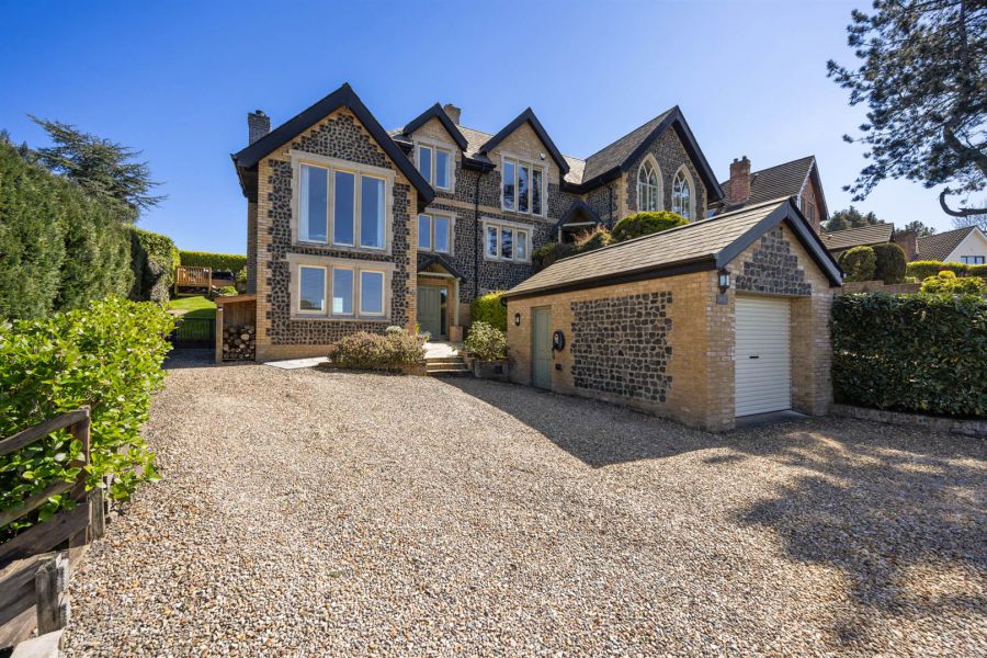 2B Pine Crest, Holywood, BT18 9ED