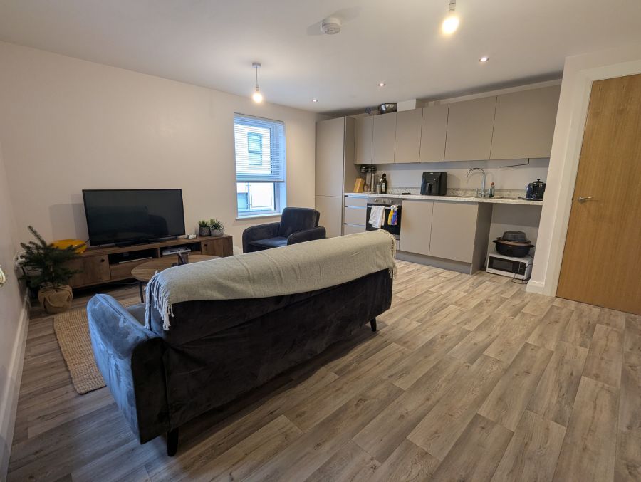 Apt 2, 21a Rainey Street