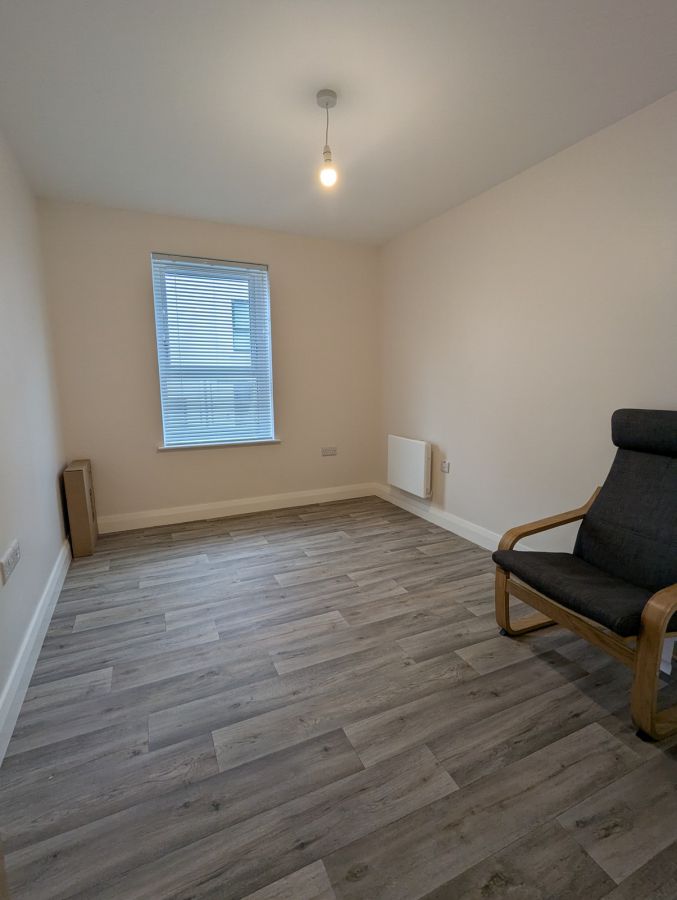 Apt 2, 21a Rainey Street