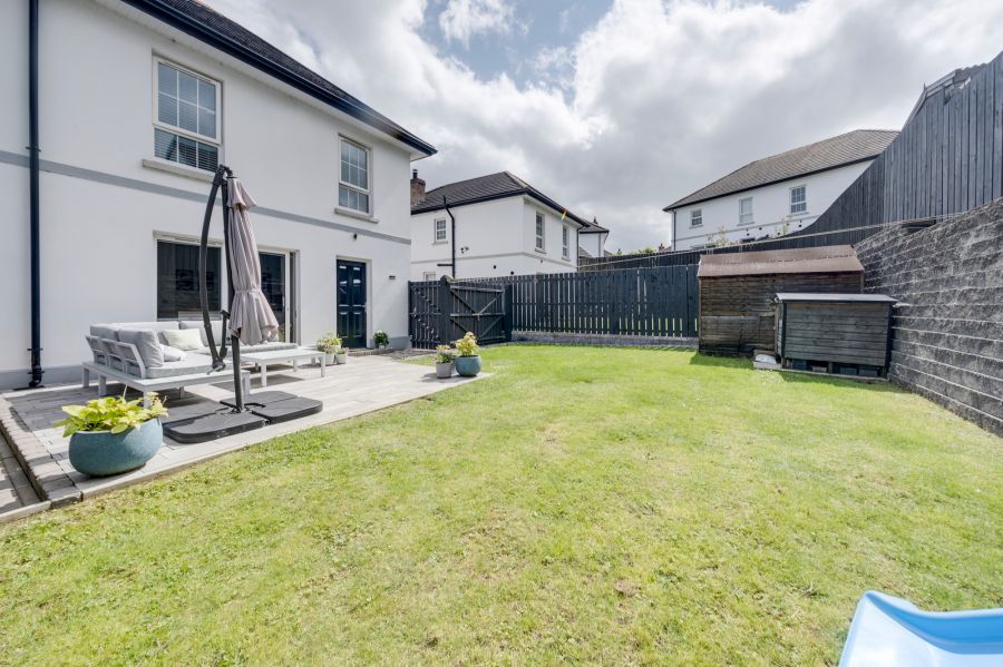 44 Farm Lodge Lane
