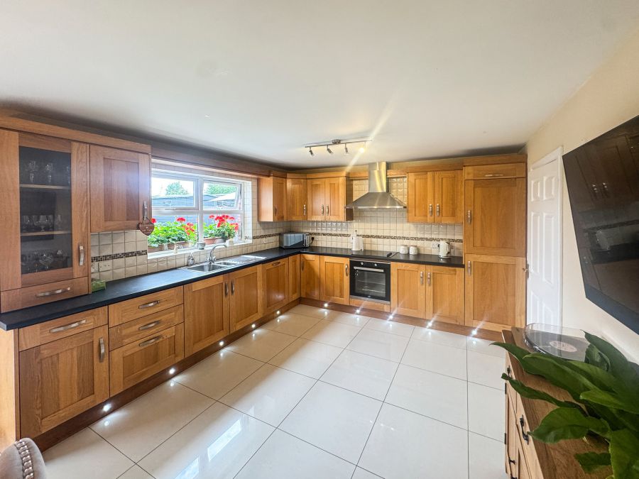 9 Castle Meadows