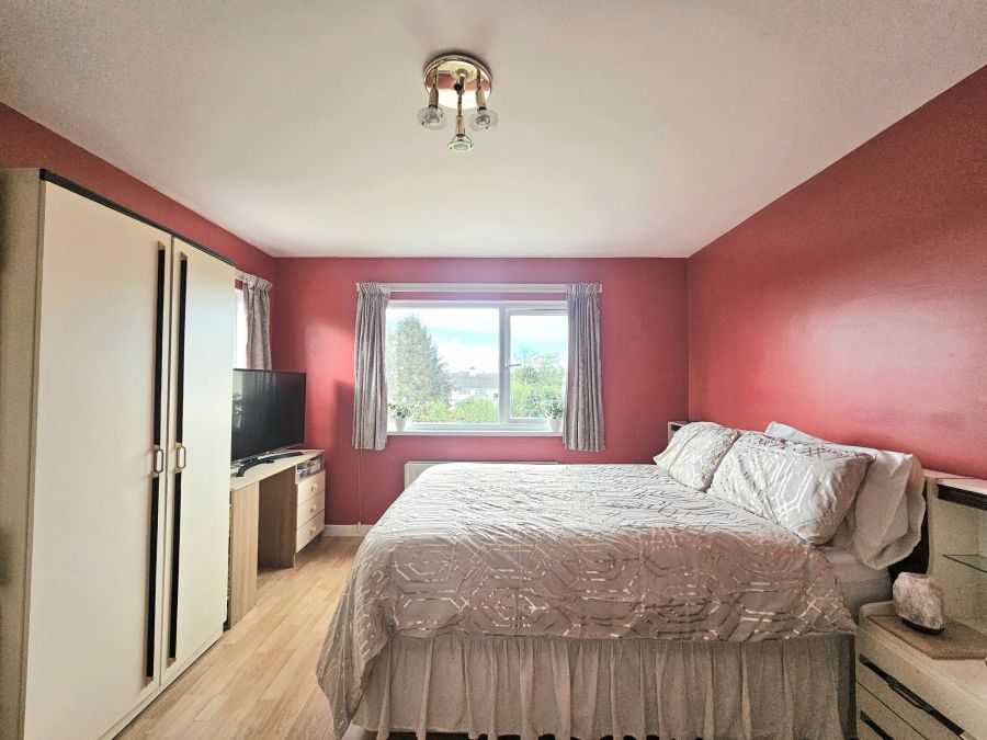 3 Highfield Crescent