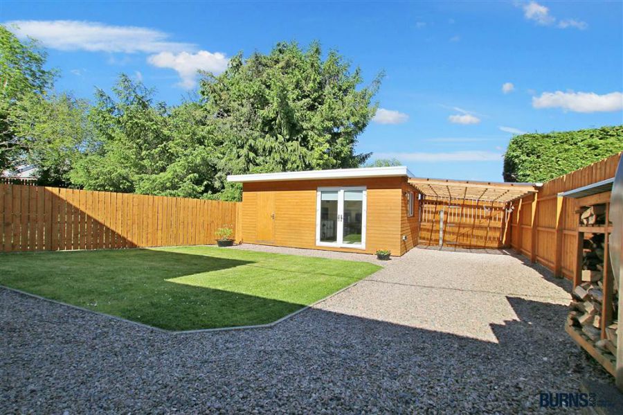 10 Desertmartin Road