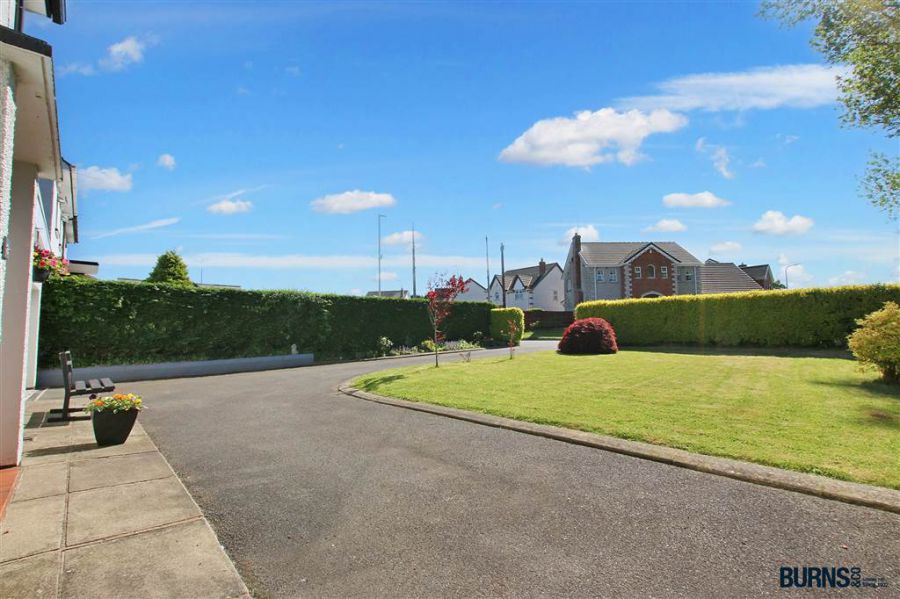 10 Desertmartin Road