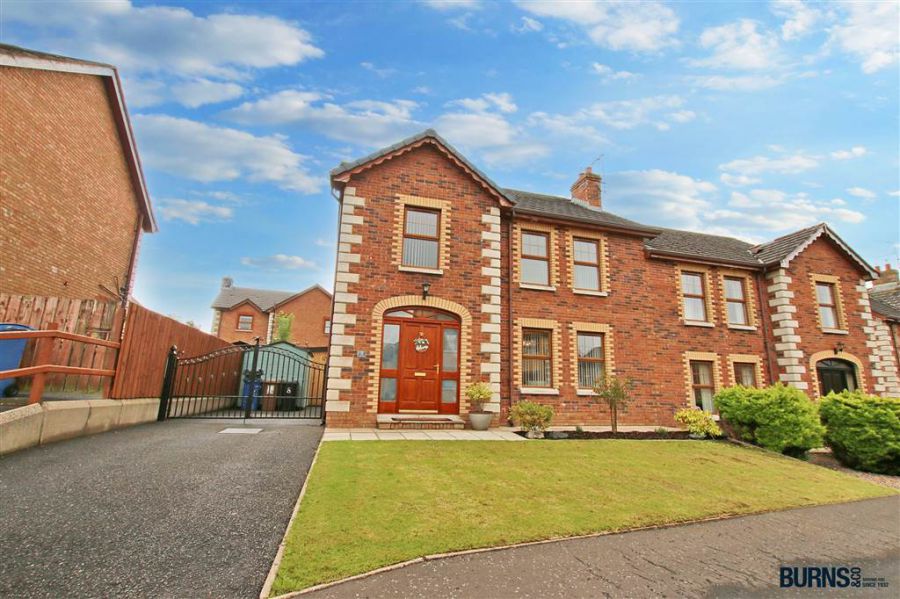 8 Hawthorne Crescent