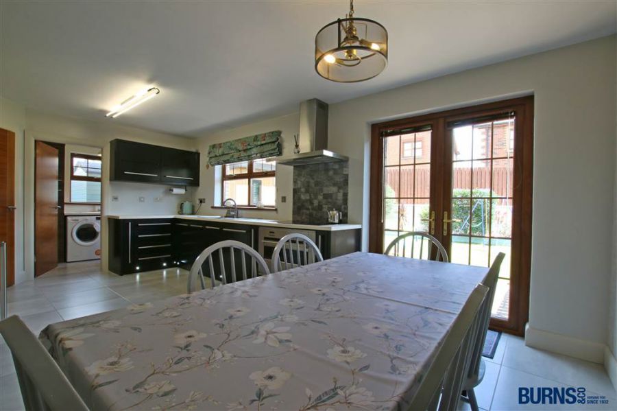 8 Hawthorne Crescent