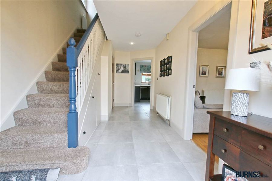 8 Hawthorne Crescent