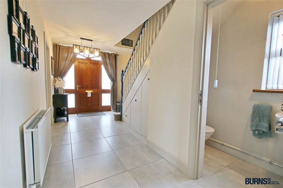 8 Hawthorne Crescent