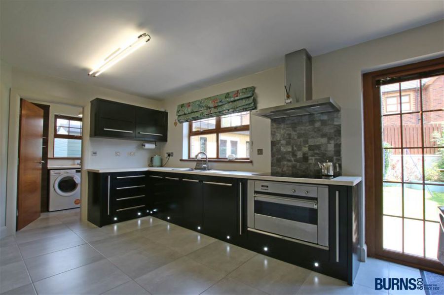 8 Hawthorne Crescent