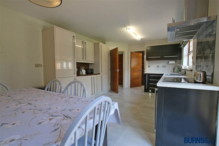 8 Hawthorne Crescent