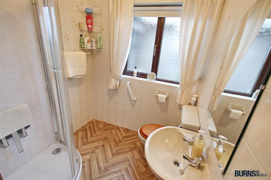 6 Hillmount Crescent