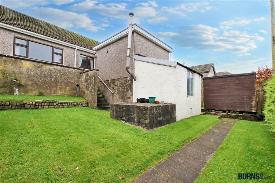 6 Hillmount Crescent